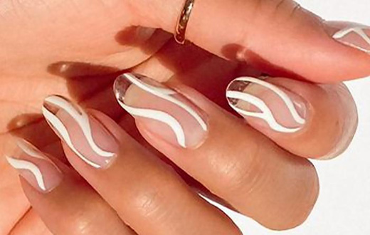 Glass Nails: 10 diseños para lucir uñas de cristal