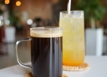 ¿Qué es más saludable, el café o los jugos de frutas?