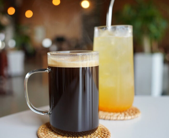 ¿Qué es más saludable, el café o los jugos de frutas?