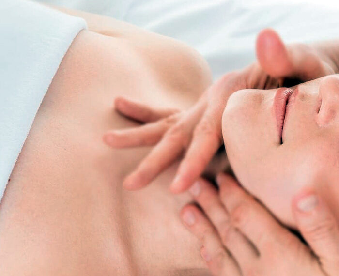 Escote tentador: ejercicios y tratamiento reafirmante de busto post gabinete