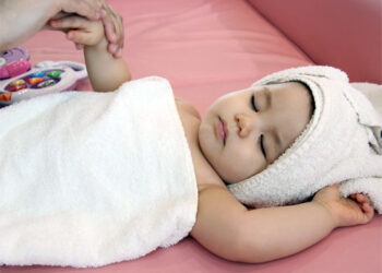 Masaje infantil para bebés: los beneficios del amor a través de la piel