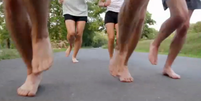 CORRER DESCALZO