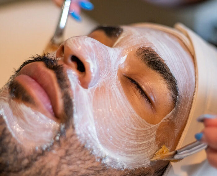 Claves para iluminar y rejuvenecer el rostro masculino