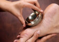 Con el Kansu en los pies: el masaje ayurveda que estimula los puntos reflejos