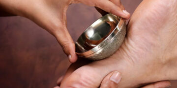 Con el Kansu en los pies: el masaje ayurveda que estimula los puntos reflejos