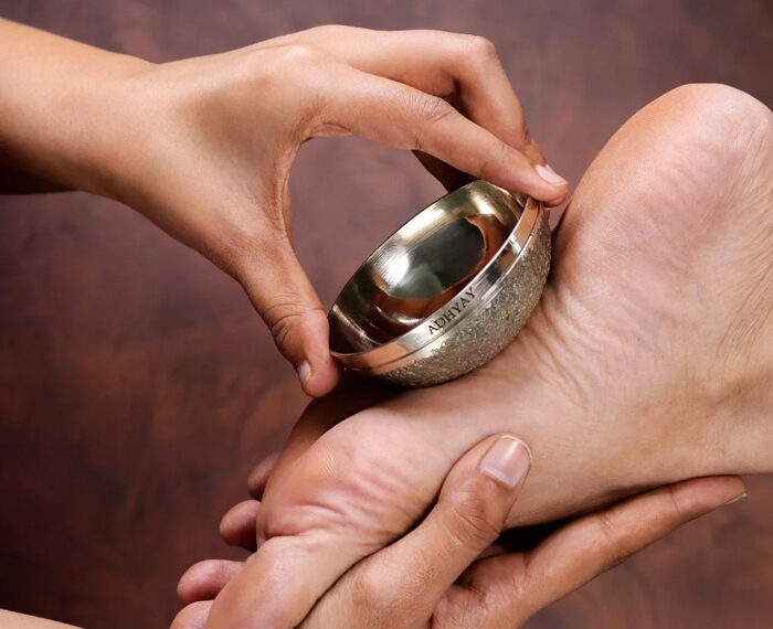 Con el Kansu en los pies: el masaje ayurveda que estimula los puntos reflejos