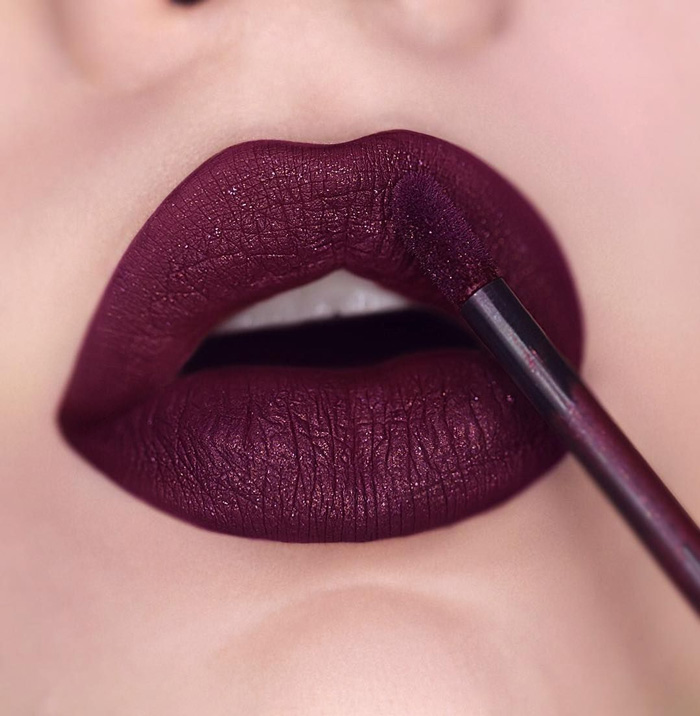 MAQUILLAJE DE LABIOS