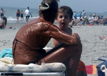 Tanorexia, la adicción al bronceado: una peligrosa sobredosis de rayos UV, endorfinas, obsesiones y piel