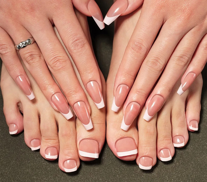 FRENCH NAILS - PIES